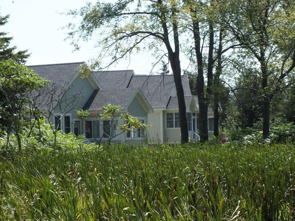 Cherry Valley Sandbanks Summer Village Cottages المظهر الخارجي الصورة